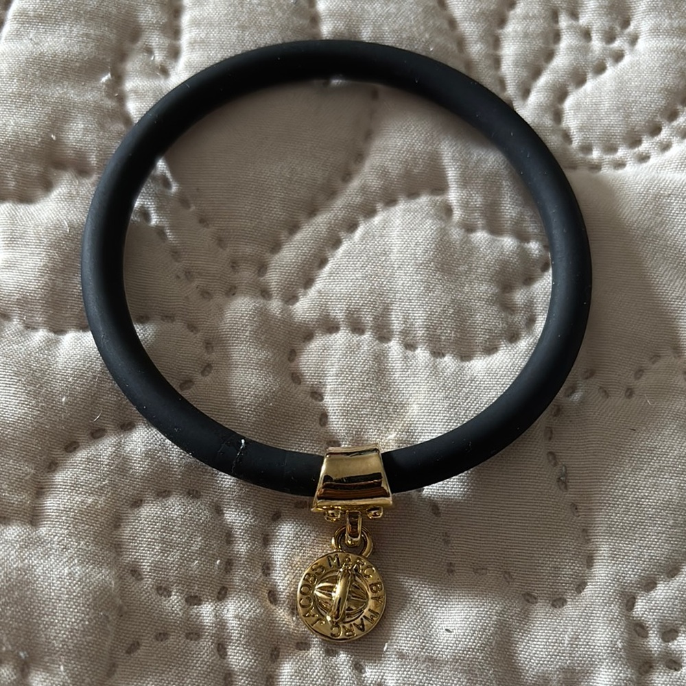 Marc Jacob’s Elegant Black and Gold Silicone Bracelet